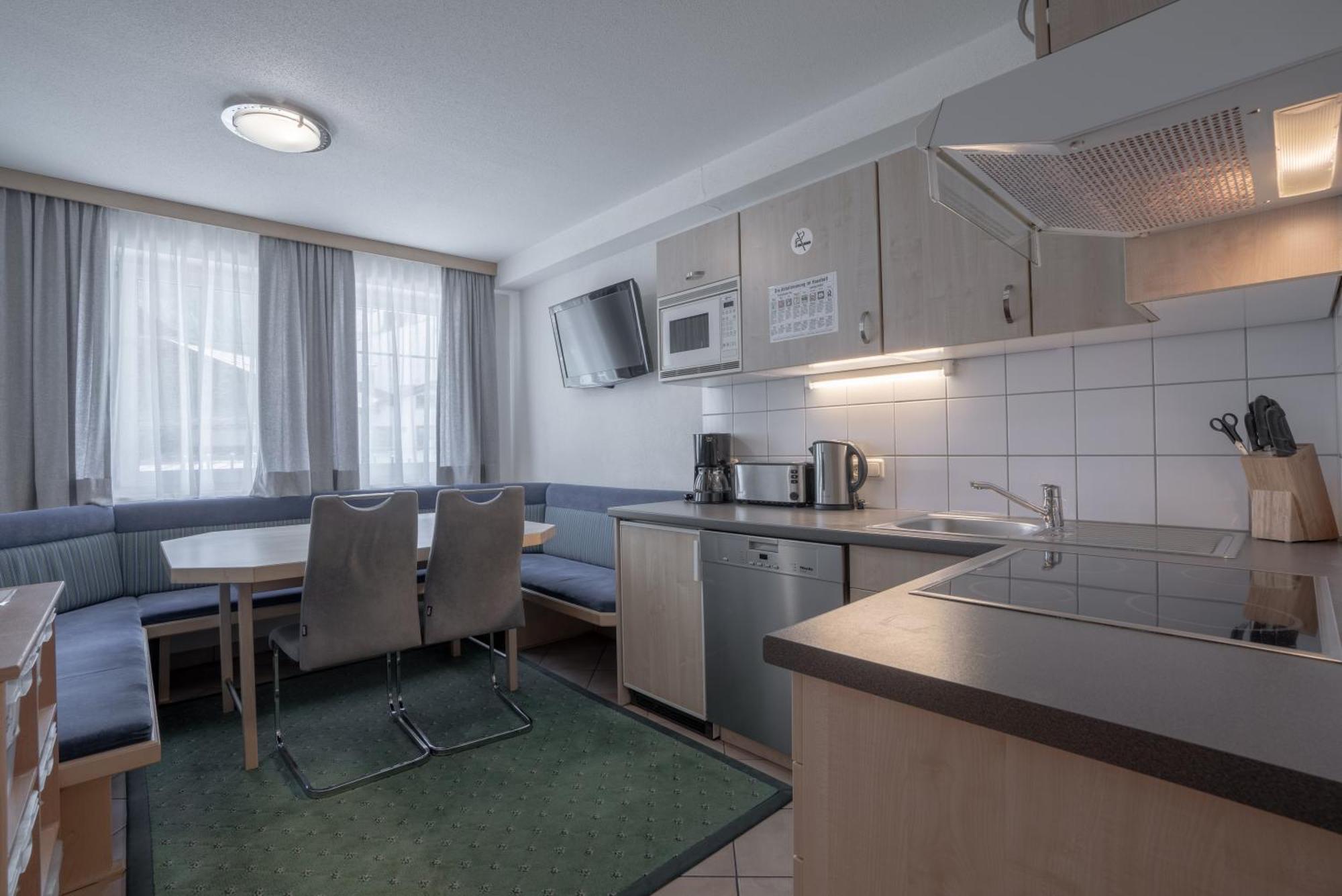 Petit Madlein Bed & Breakfast Ишгъл Екстериор снимка