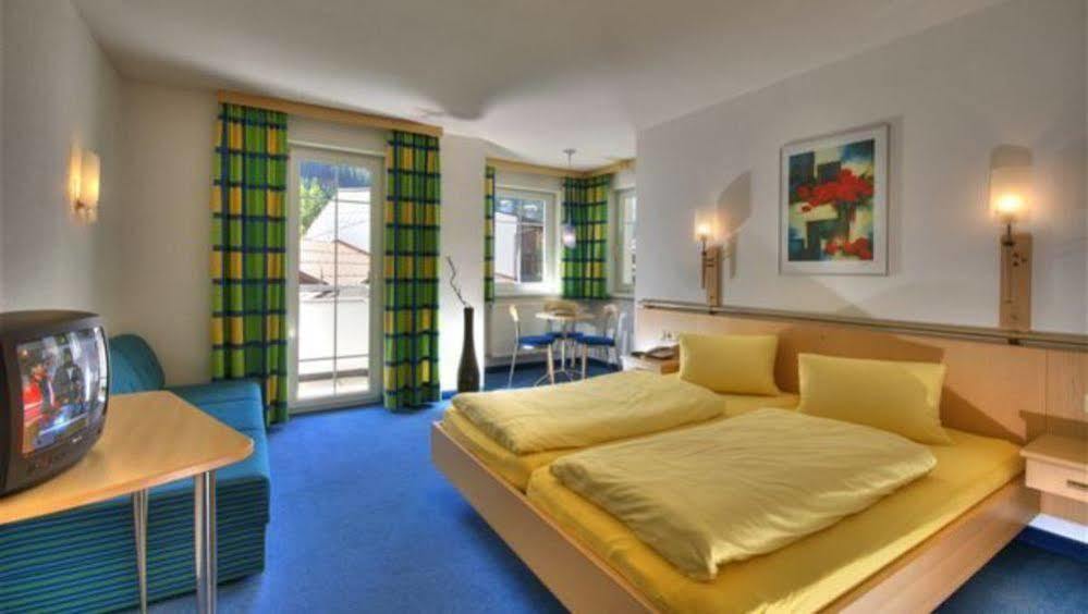 Petit Madlein Bed & Breakfast Ишгъл Стая снимка